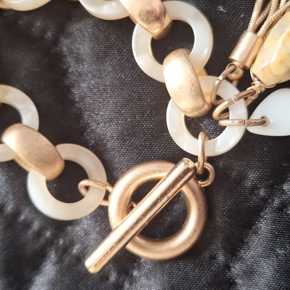 Cream Lucite And Brushed Gold Tone Charm Bracelet - Picture 4 of 4